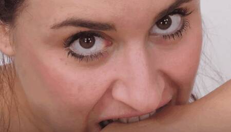 Pamela e Grace, i morsi che lasciano il segno! - Pamela and Grace, the bites that leave their mark!