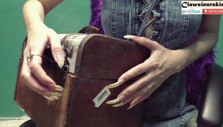 Claws scratching wood - listen to this sound and look at the marks that my nails leave