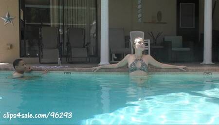 Bikini Blitz: Russian babe treads water - HD