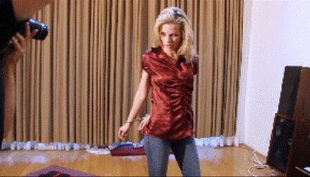 Naive model Catie Parker tricked into bondage!