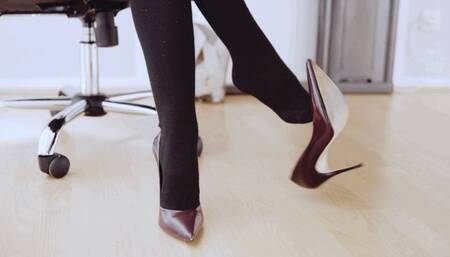 Hot Office Shoe Play (FULL HD)