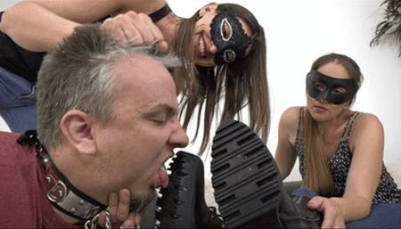 Lending my shoe cleaner to my friend (small version)