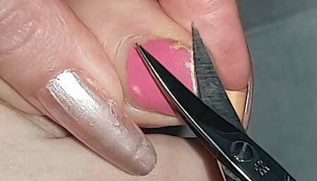 Cut , cut, cut long nails on feet
