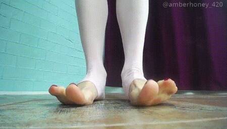 Feet Stomping in Footless Tights - WMV