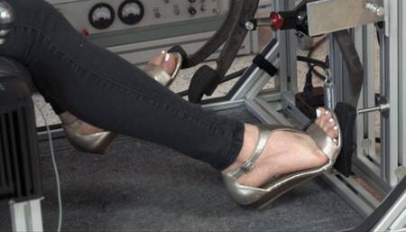 Sunshine Drives A Simulated Vehicle With a Manual Transmission (MP4 - 720p)