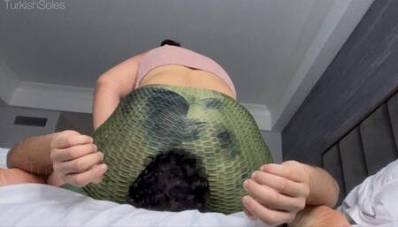 Big Bubbly Face Farts on a Newbie