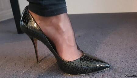 Sucking toes and stealing toe rings and smelling nylon feet wmv 1280 x 720