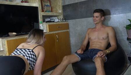 Liz Rainbow sucking Tommy Cabrio's toes and dick (Spanish)