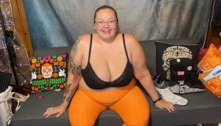 Sara Shows Off Her Boot