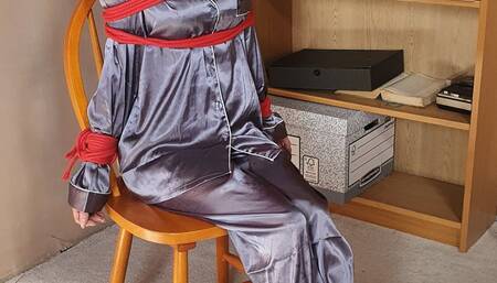 1294 Mia in Satin Pyjamas Chairtie