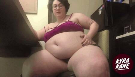 Pre Lunch Tummy Stretching Food Stuffing (MP4 HD)