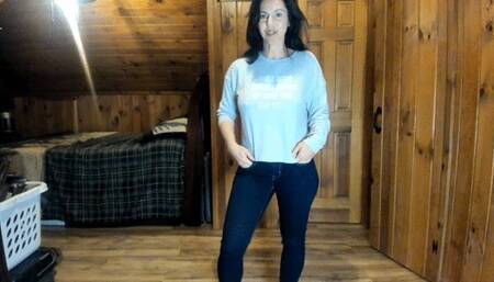 stepmom bares belly and bellybutton pov