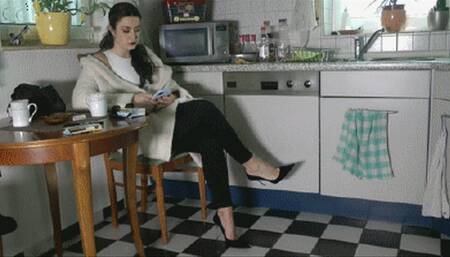 SexyShoeplayInTheKitchen (MP4)