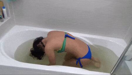 LORY HAS A VERY DIRTY HAIR (uw)