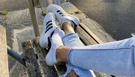 NANNY KIRA SORE FEET WALKING ALL DAY OUTSIDE - MOV HD