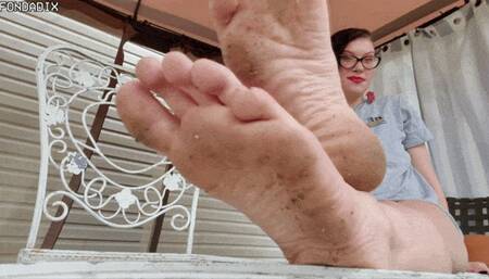 Fall feet outdoors [MP4 - 4K]