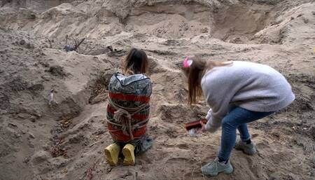 tests for dirty feet of a bitch sitting in the sand  (FULL HD MP4)