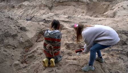 tests for dirty feet of a bitch sitting in the sand  (HD 720p MP4)