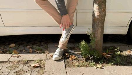 ITCHY FUNGUS FEET KYLIE - MP4 HD