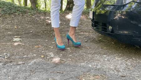 KIRAS CAR STOPPED IN THE WOODS – MOV HD