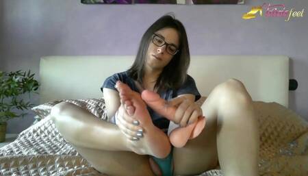 Tgirl Irene Aoki Stroking Dildo with her Bare Footsies