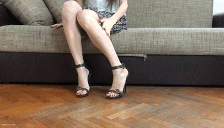 FOOT MASSAGE BIG FEET TIRED AND SORE AFTER WEARING EXTREME HIGH HEELS - MOV Mobile Version