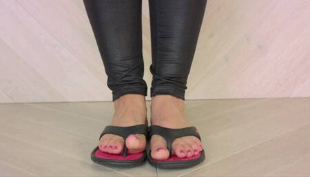 Weronika - Toes In Flip Flops Close Ups - Polish Language - UHD 3840x2160 - 4K