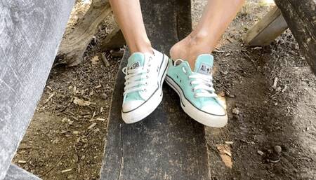 KIRA TAKING OFF HER SWEATY CONVERSE OUTDOOR - MOV HD