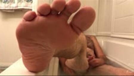 Worship My Feet As I Beat Off