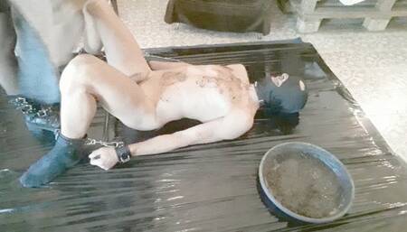 Hastray,chair with a stomach full of mud sedia,posacenere con lo stomaco pieno di fango