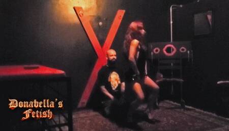 GODDESS DONABELLA MAKES HER RUG SLAVE WHILE DANCING ON THE STAGE AT THE DOMINATRIX BAR (SÃO PAULO)