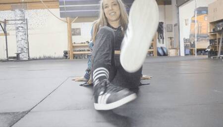 Jerk off at the gym to my socks, shoes and bare feet