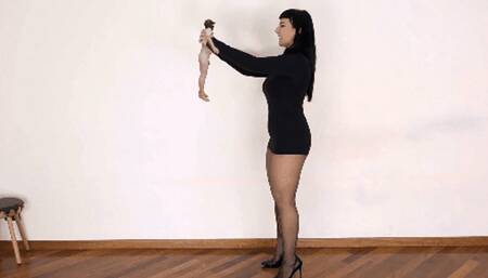 A ridiculous tiny man #2 ( GIANTESS )