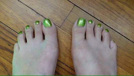 Lime Green Toenail Worship and Toe Wiggling WMV 1080
