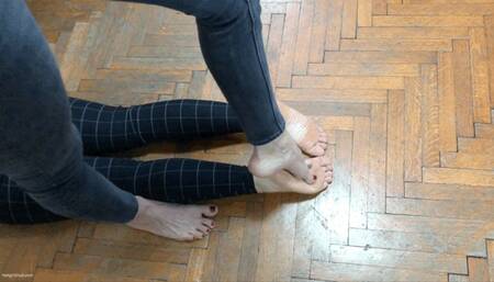 FOOT MASSAGE WITH FOOT - MP4 HD