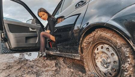 56_RGS Daria's dirty weekend Mud heels Stuck in mud