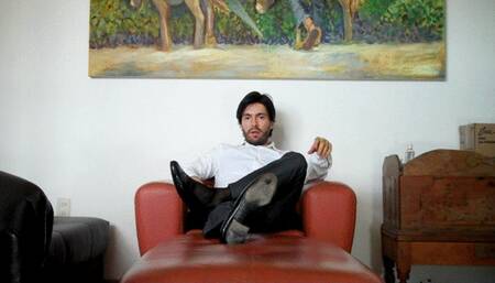 Gio's loafers, TNT's and barefeet