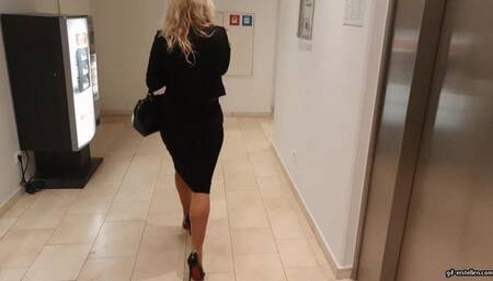 i lick the pantyhose feet of businesswoman wet HD mp4 1920x1080