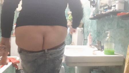 MAID CLEANS AND SHOWS ASS