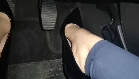 Hot bikini pedal pumping in autumn