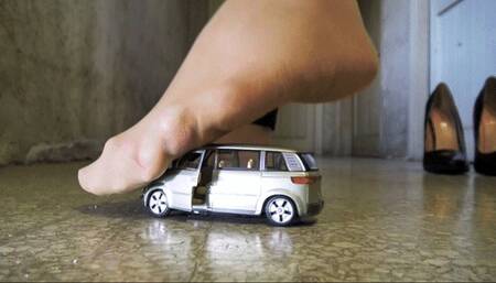 I crush your car with and without my heels