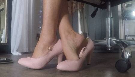 Baby pink pumps high archs DIPPING