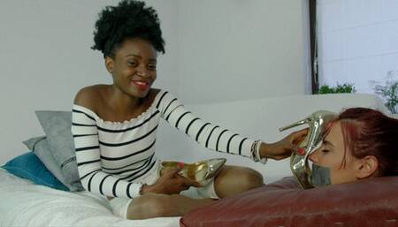 Zuri Makes Her Smell Her Shoes - Part 01 - Portugal Language - UHD 3840x2160