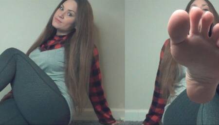 Goddess Gives Footboy Attention (MP4) ~ MissDias Playground