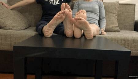 BAREFOOT SOLES STINKY FEET IGNORING YOU - MOV HD