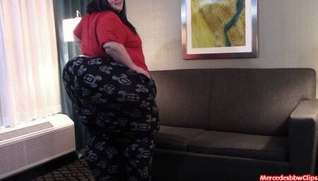 Phoenix's bigger booty squash