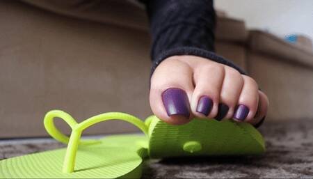 Dolce Amaran wiggling toes on acid green flipflop FOR MOBILE DEVICES - FOOT - FEET- BBW - TOES - NAILS - FLIPFLOP - NEON - WIGGLING