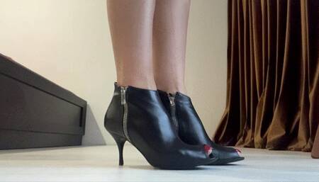Toe Wiggle Ankle Boots