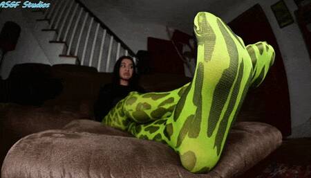 Enchantress Sahrye is leaving you for being a pantyhose slut! "pantyhose are practically up your nose"   - MOV