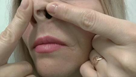 A beautiful blonde with big boogers MP4 FULL HD 1080p